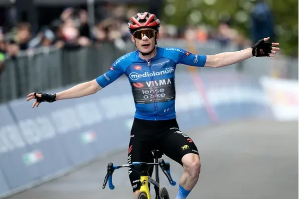 Giro d’Italia 2026: Vingegaard vence a 9ª etapa e Afonso Eulálio mantém a Maglia Rosa