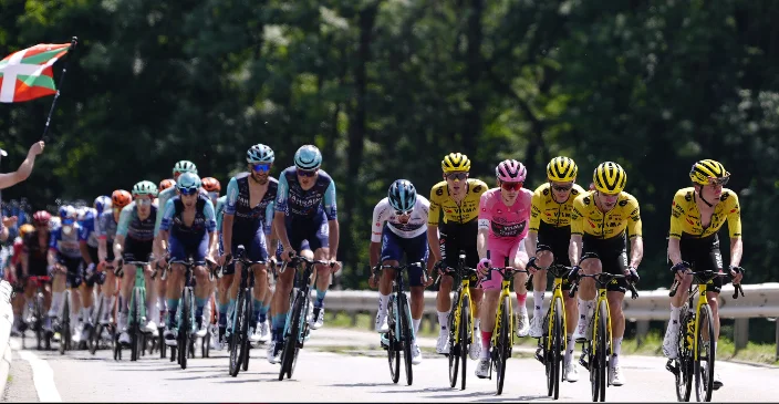 Giro d’Italia pega fogo: Vingegaard domina subida final, vence a 16ª etapa e amplia vantagem na geral